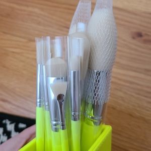 Bh Cosmetics 12-piece Brush Set and Holder